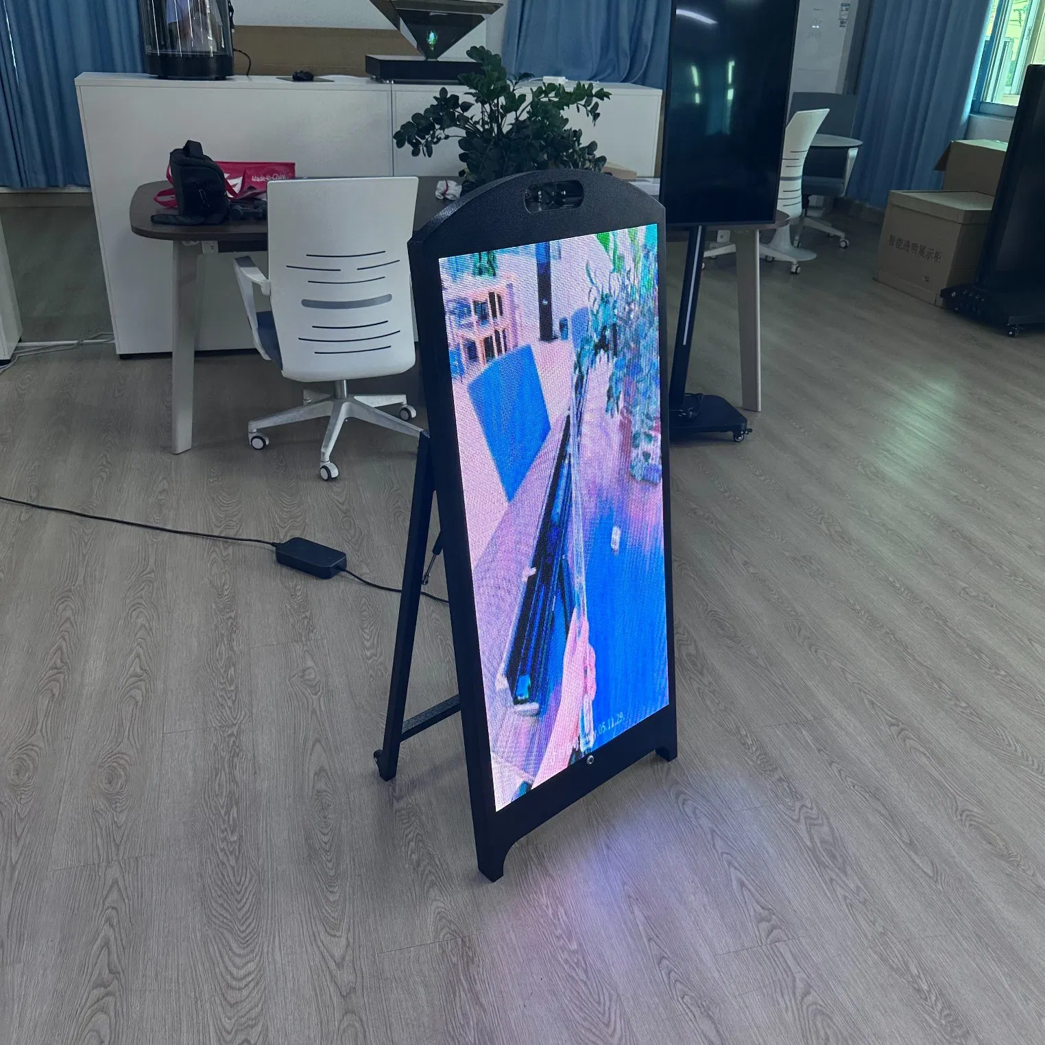 2025 Latest Indoor Outdoor Digital Signage LED Waterproof Display Advertising Screen