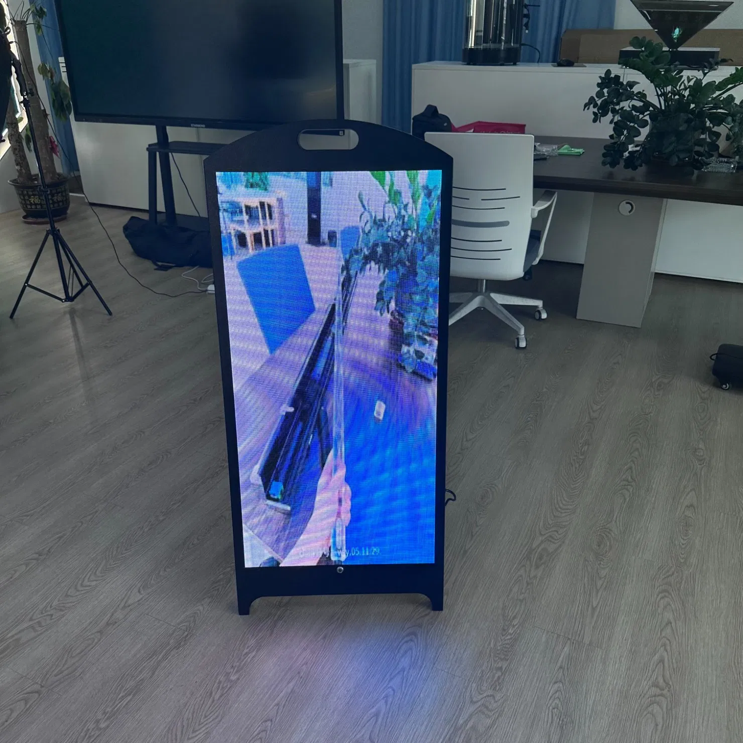 2025 Latest Indoor Outdoor Digital Signage LED Waterproof Display Advertising Screen