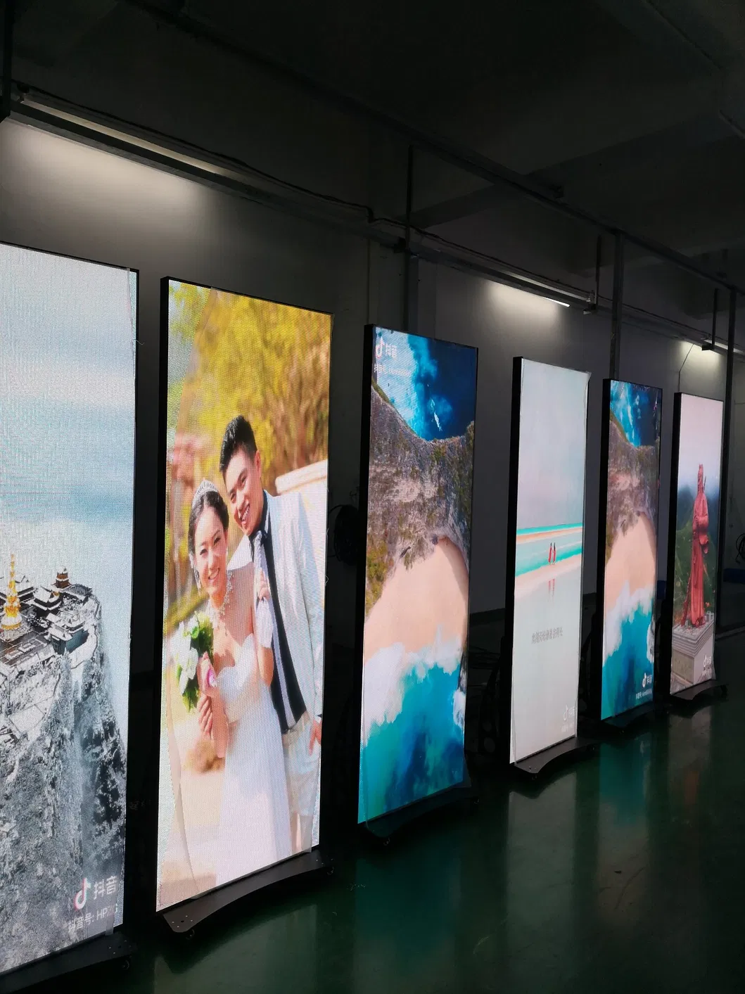 Indoor LED Poster P2.5