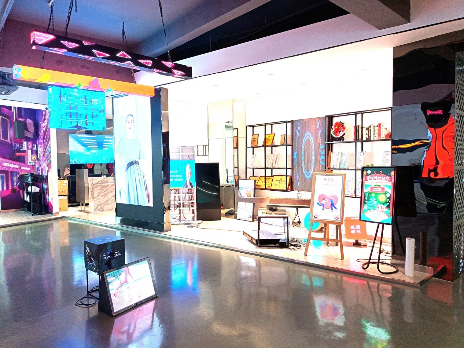 Transparent HD Glass Window Video Wall Screen Curtain Advertising LED Display