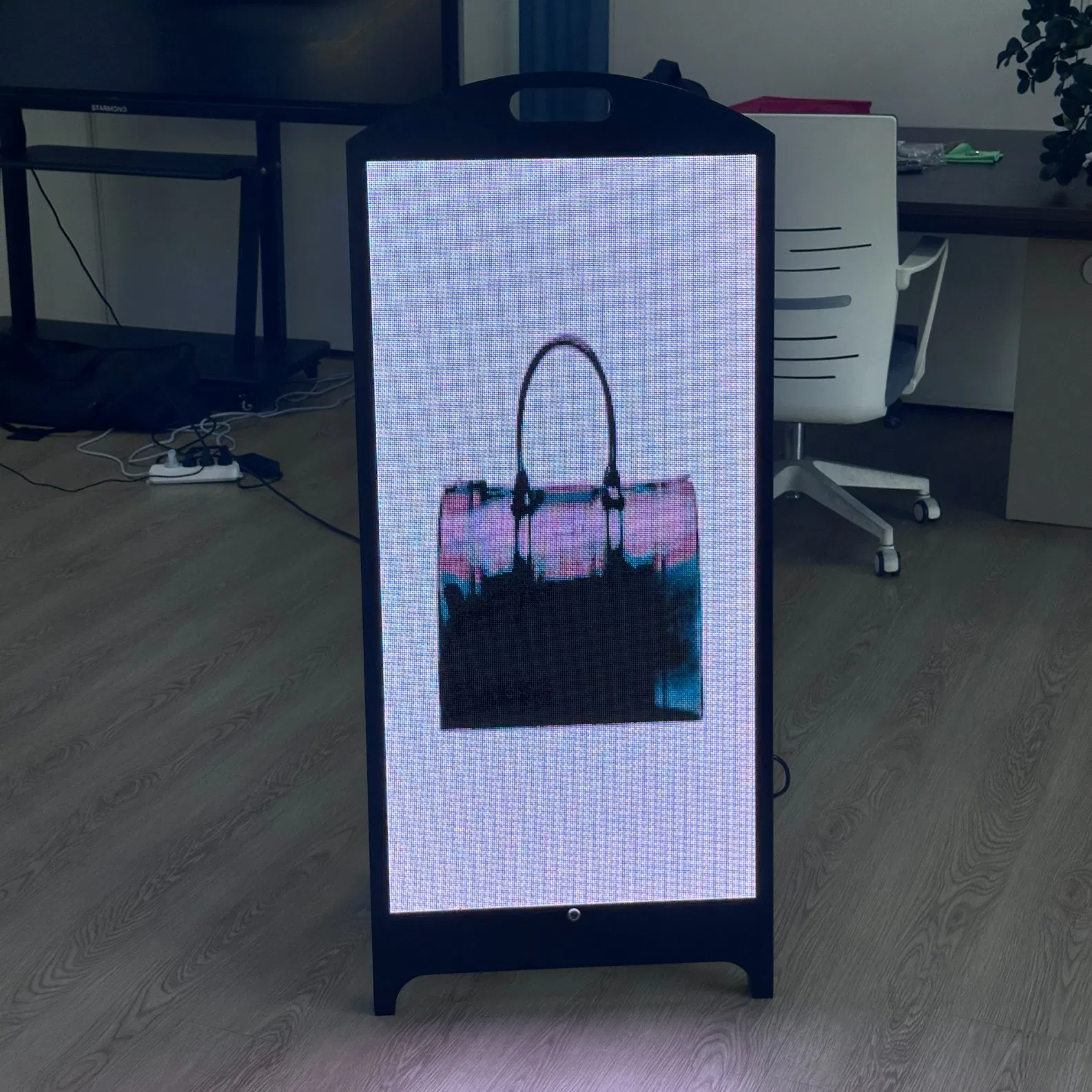 2025 Latest Indoor Outdoor Digital Signage LED Waterproof Display Advertising Screen