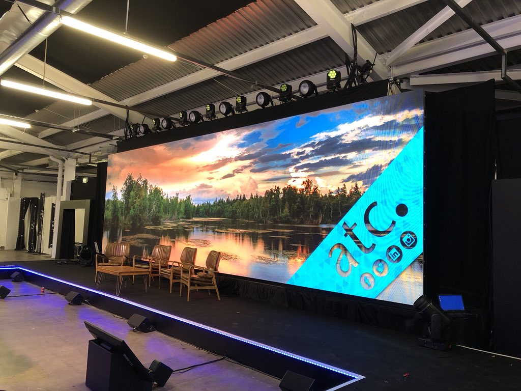 High Definition Small Pixel Pitch LED Video Wall Panel Rental LED Stage Screen P2 Indoor Advertising LED Display Panel