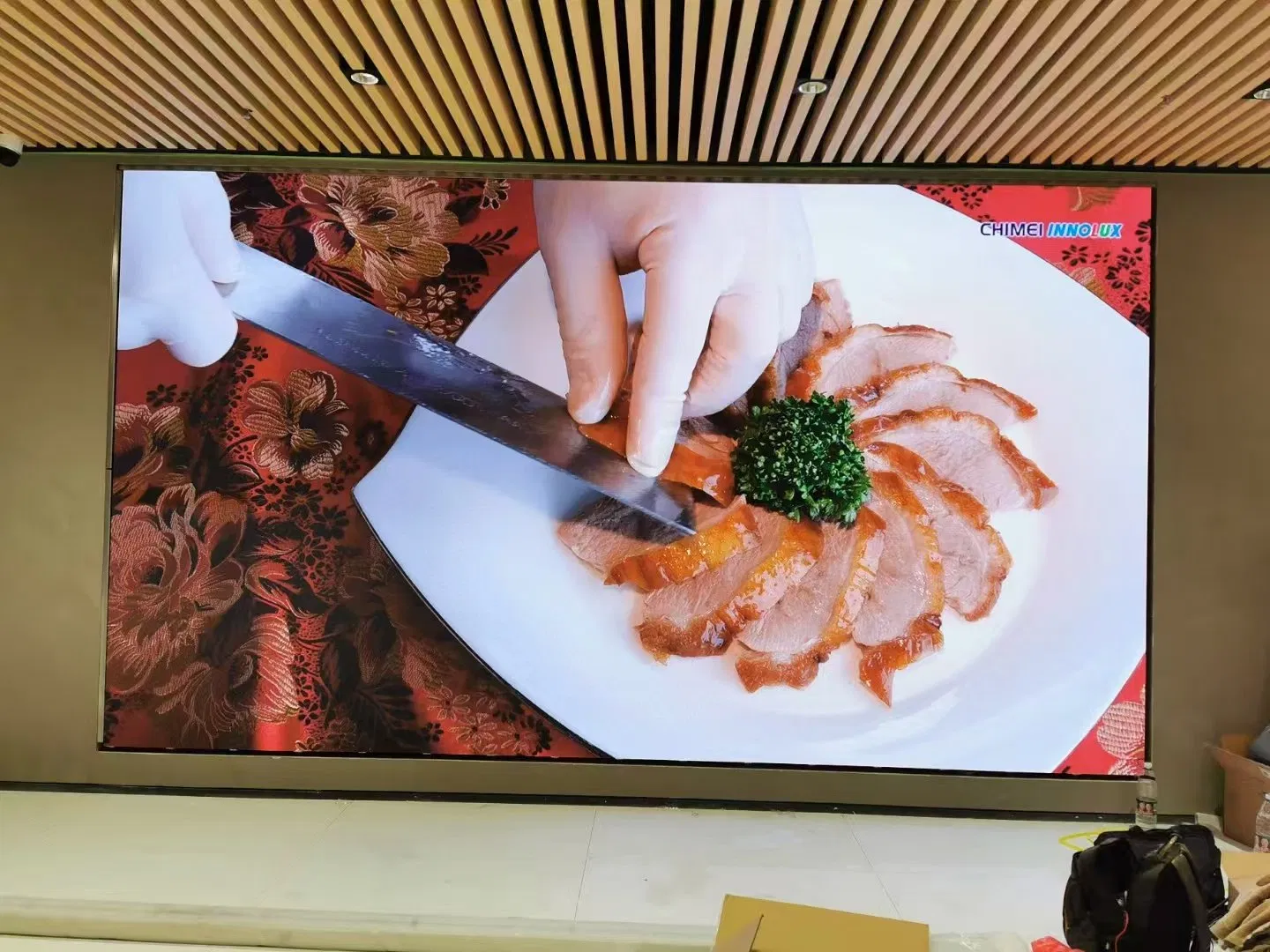 Smart TV P0.6 P0.9 P1.25 P1.56 COB Indoor LED Screen P1.5 P1.8 P2 P2.5 High-Definition Video Wall Indoor LED Display