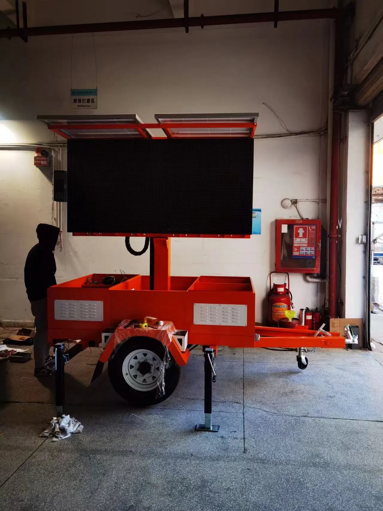 Full Color Outdoor Advertising Rental Curved Digital Mobile Flexible SMD Poster Window TV LED Display Screen with P1.8 P2.5 P3 P4 P5 P6 P10 Price