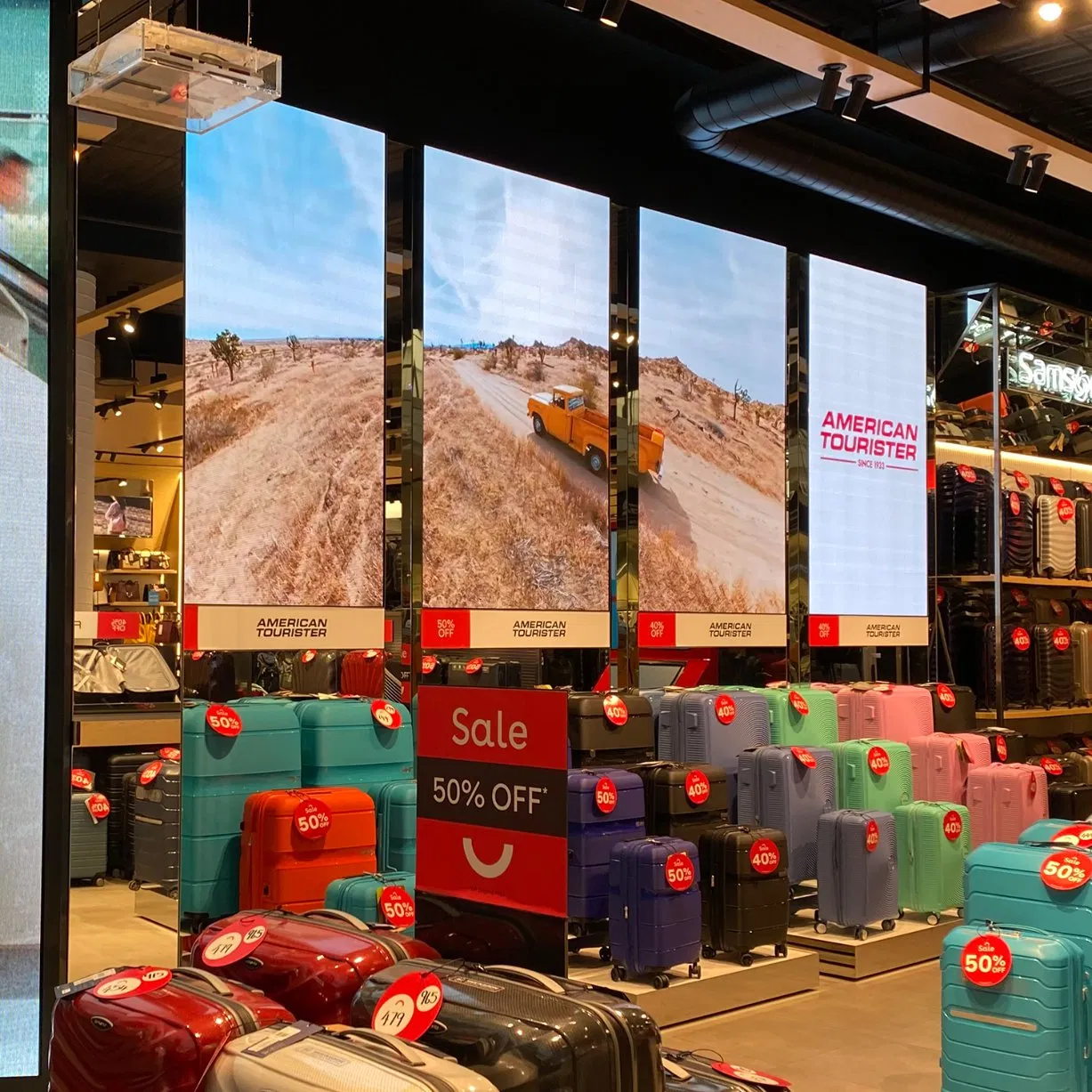 Manufacture Competitive Price pH1.86 Indoor SMD1515 RGB Full Color Small Pitch Video Wall LED Display Screen