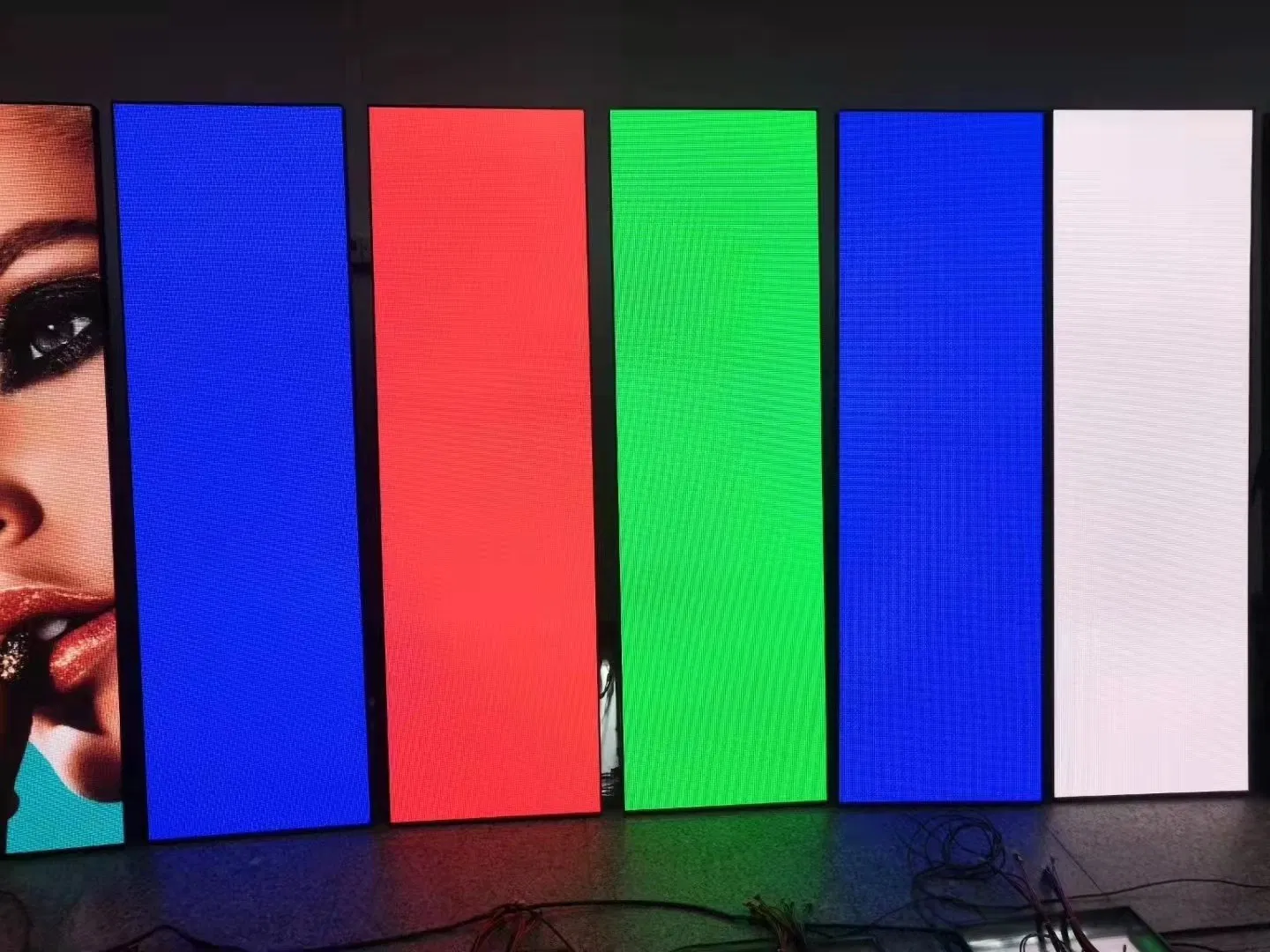 P1.8/P2/P2.5 Poster LED Display LED Advertisement Sign