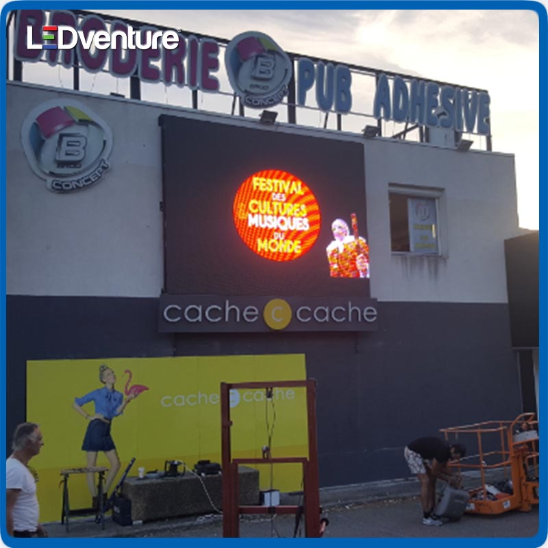 Full Color Indoor Outdoor Advertising Rental Curved Digital Mobile Flexible 3D SMD Poster Window TV LED Display Screen with P1.2 P1.8 P2.5 P2.6 P3.91 Good Price