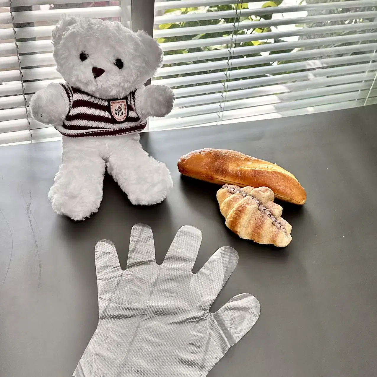 Textured Grip LDPE Gloves for Handling Oily Food and Wet Items Safely