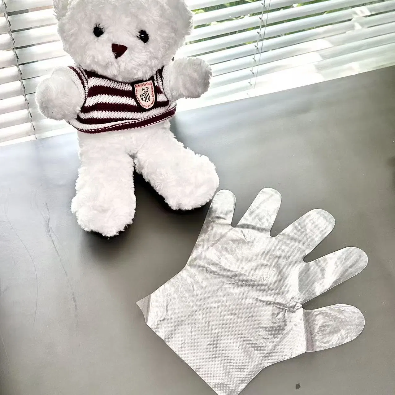 Textured Grip LDPE Gloves for Handling Oily Food and Wet Items Safely