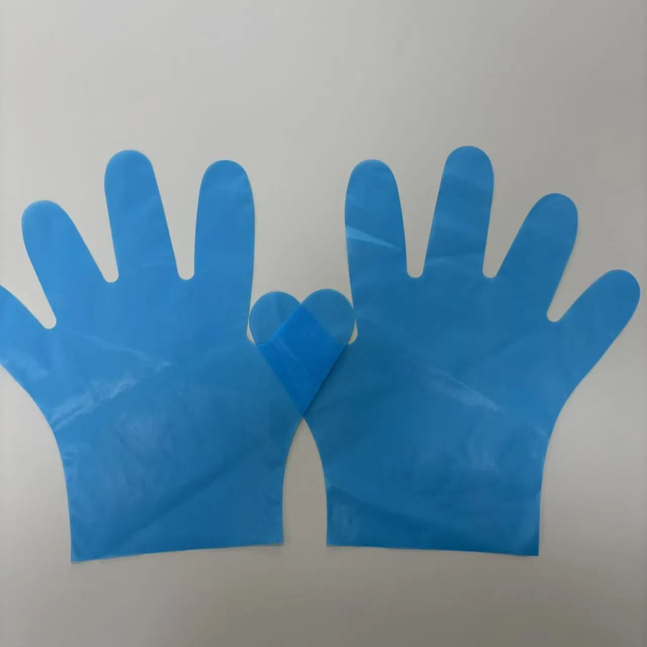Ambidextrous CPE Disposable Gloves, Easy to Don for Quick-Service Restaurant Staff.