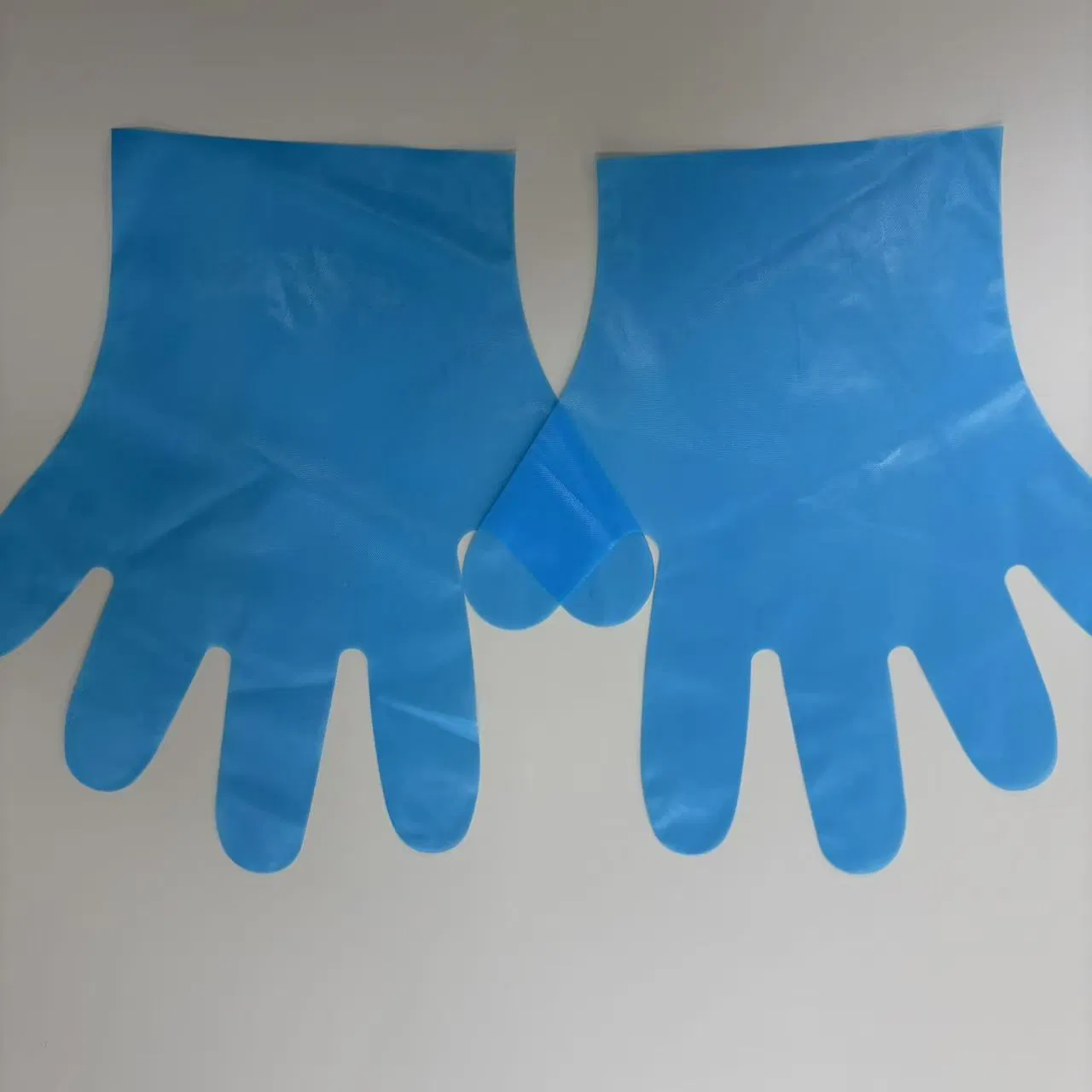 Ambidextrous CPE Disposable Gloves, Easy to Don for Quick-Service Restaurant Staff.