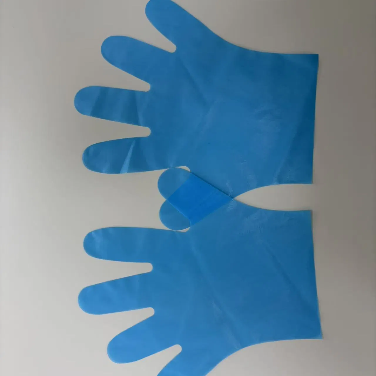 Ambidextrous CPE Disposable Gloves, Easy to Don for Quick-Service Restaurant Staff.