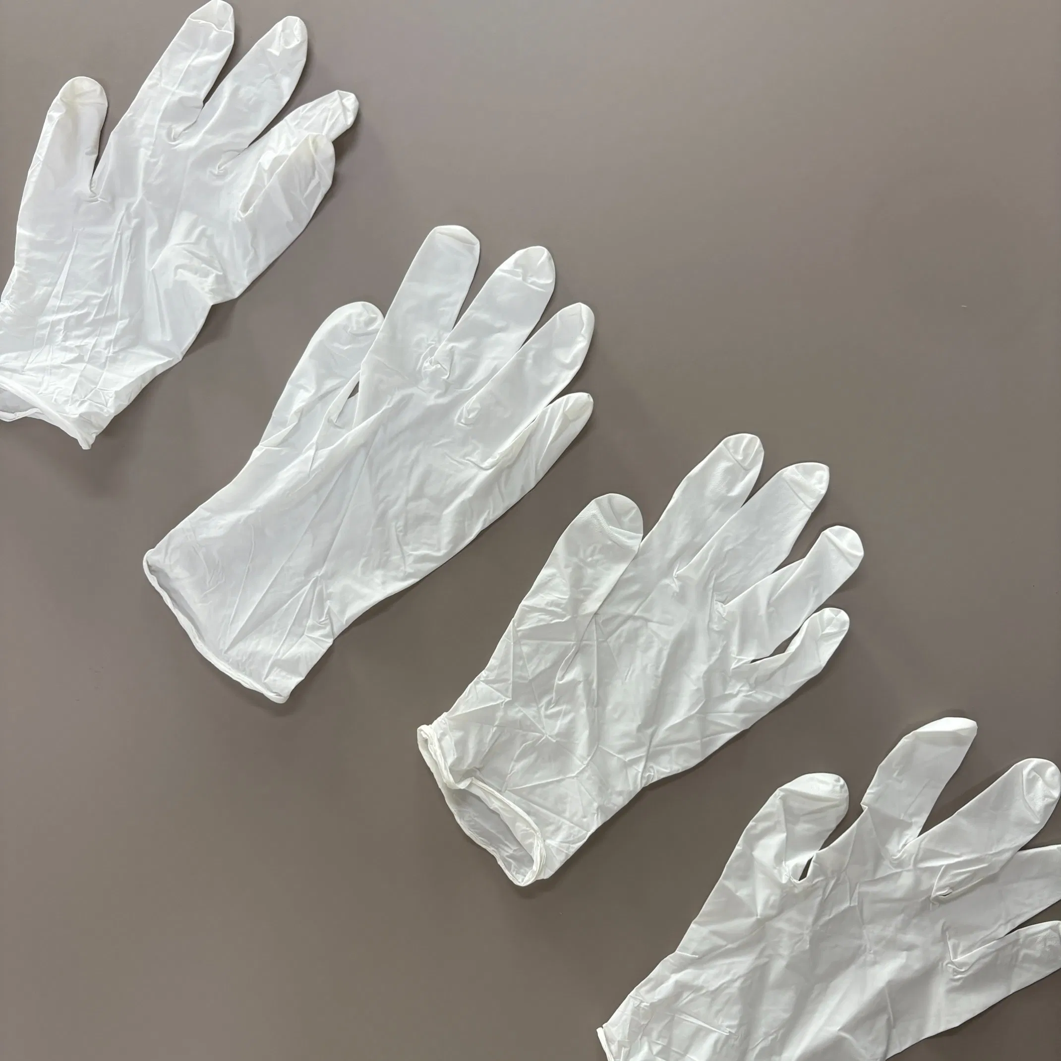 White Nitrile Protective Gloves for Cleanroom and Lab Work
