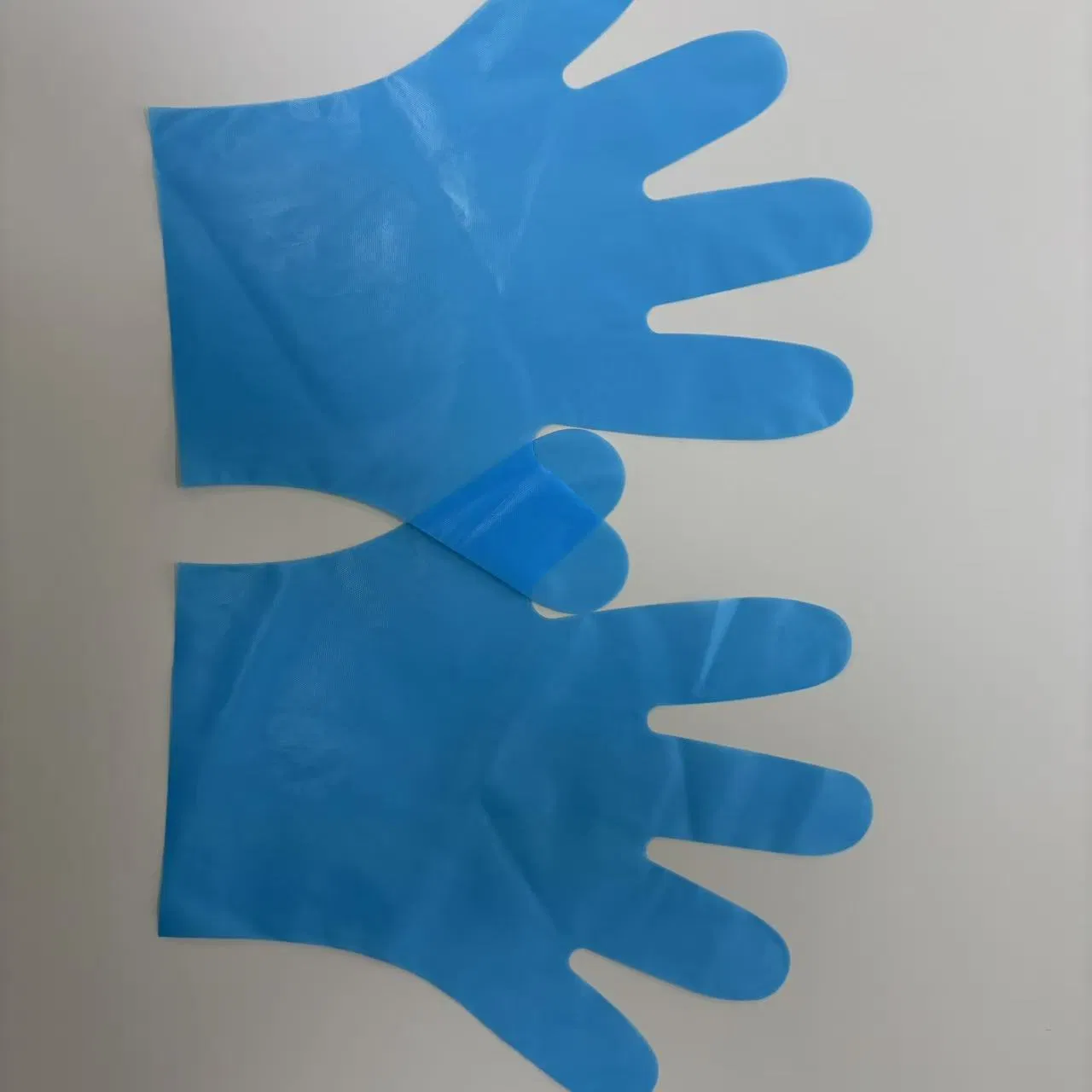 Ambidextrous CPE Disposable Gloves, Easy to Don for Quick-Service Restaurant Staff.