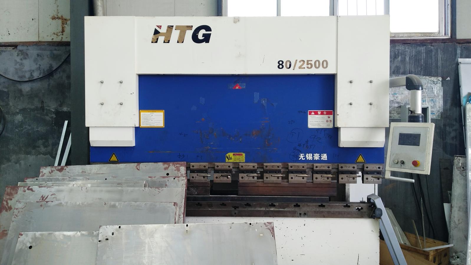 Bending machine for precision metal forming in elevator manufacturing