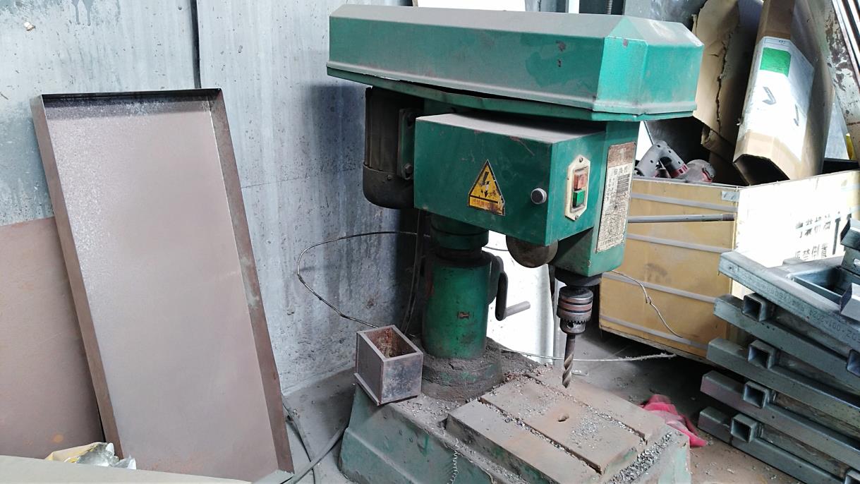 Drilling machine for accurate hole drilling in elevator steel components
