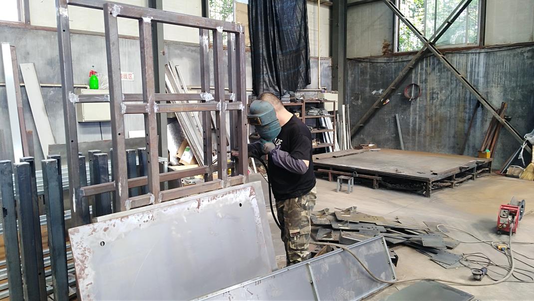 Welding machine for structural assembly of elevator cabin and frame components