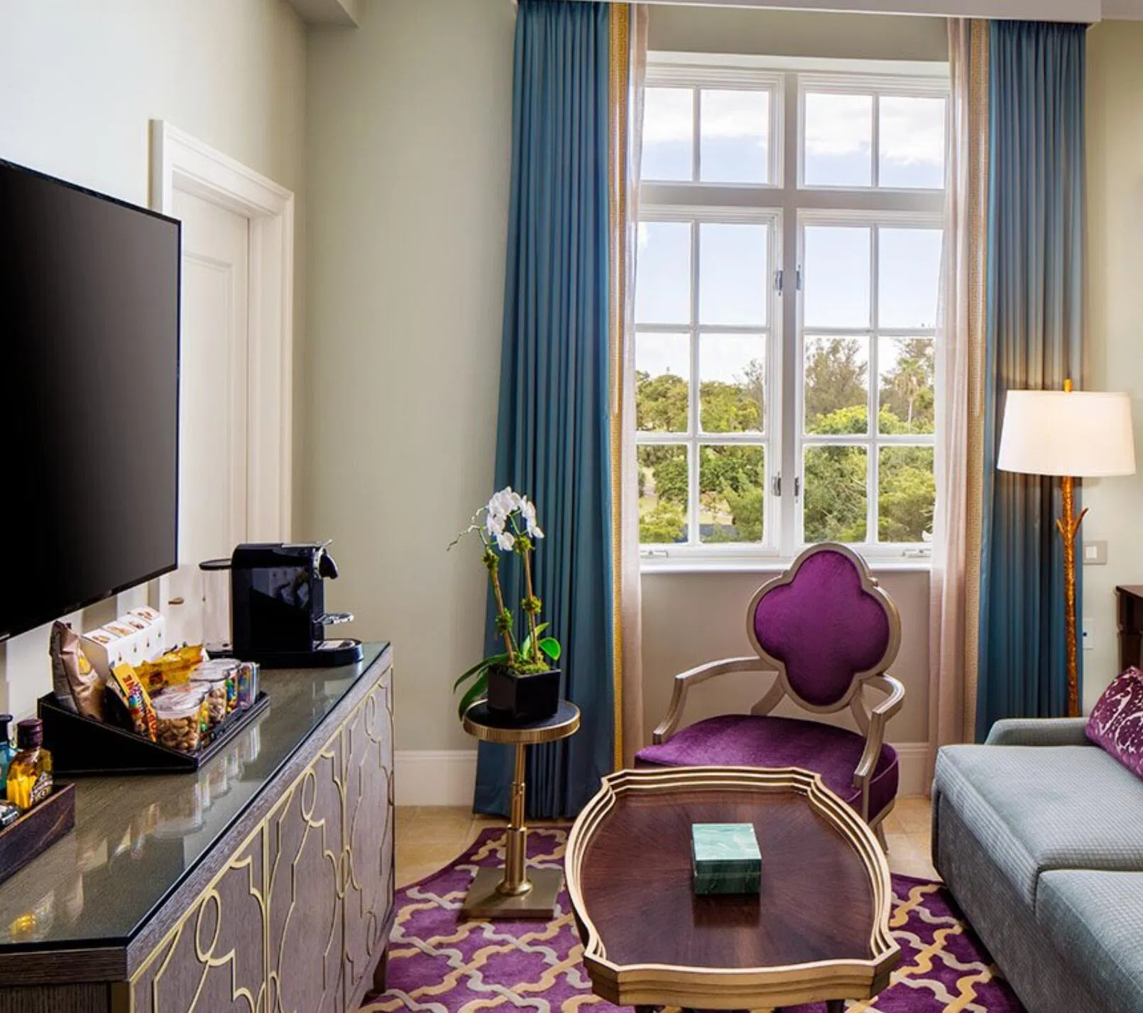 Advanced Luxury Design Customized Contempory Modern Solid Wood FF&E Hospitality Furniture for 5-Star Hotel Resort Villa