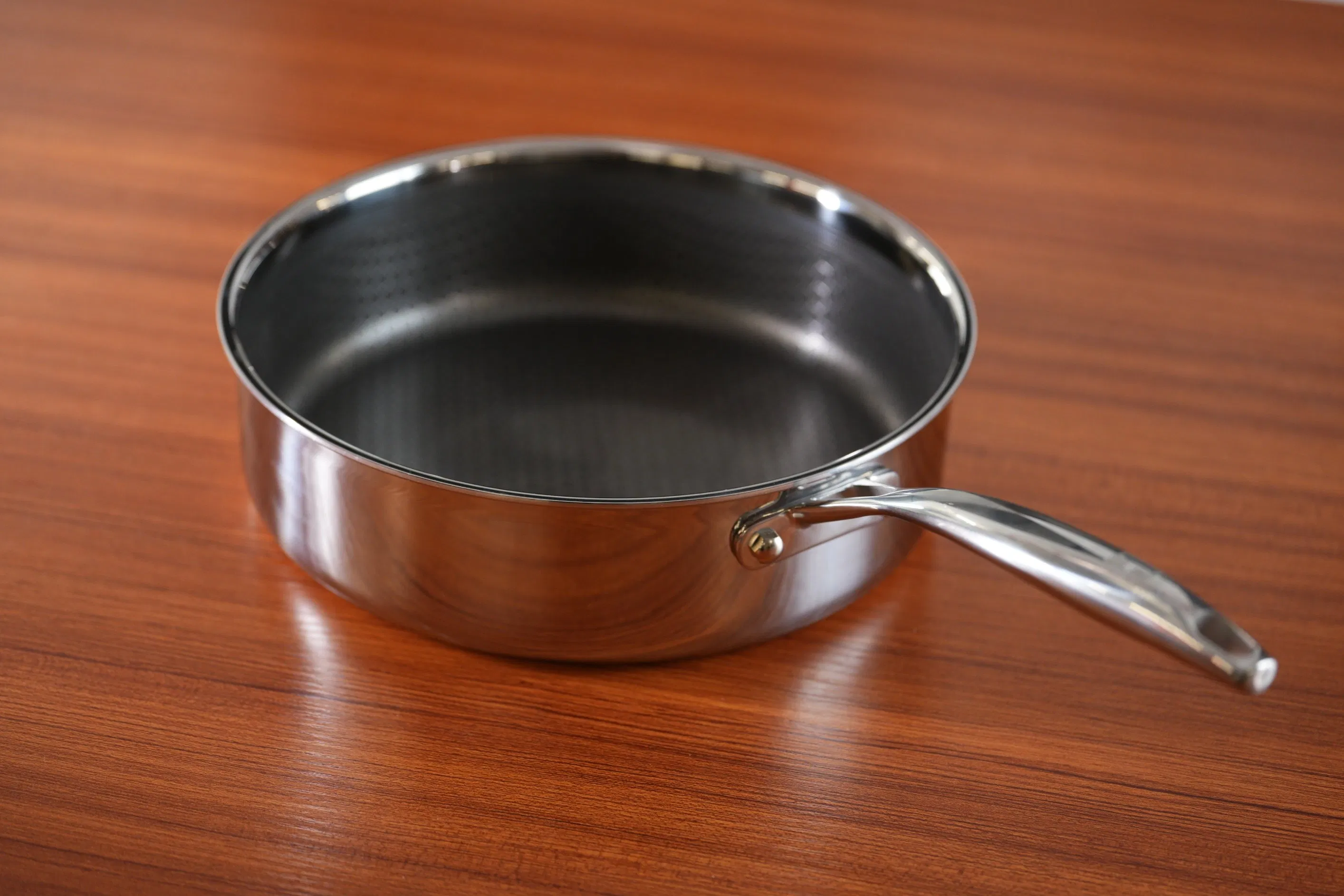 High Quality Cookware Tri-Ply Stainless Steel Non-Stick 26cm Honey Comb Sauce Pan Polished Exterior