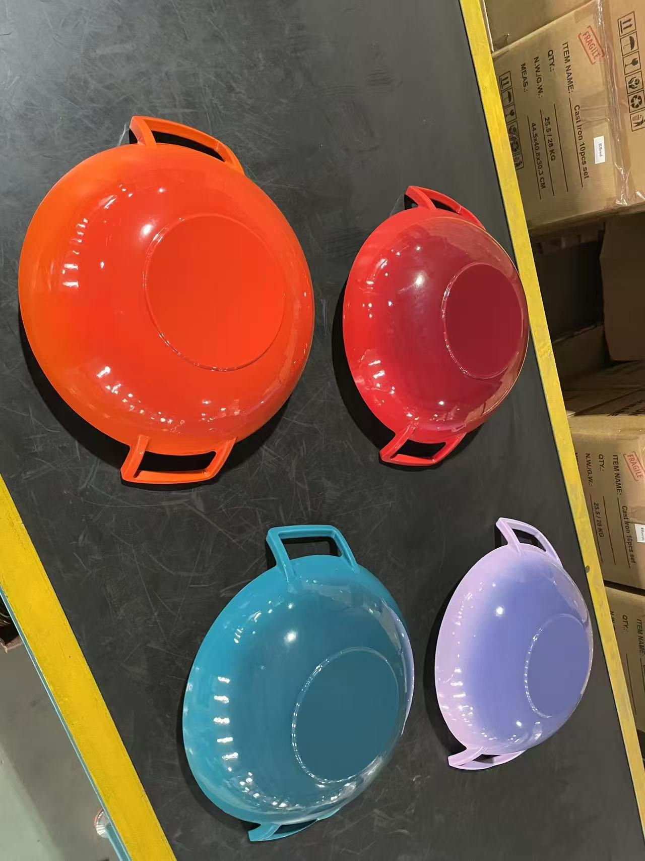 Enamel wok lifestyle 1