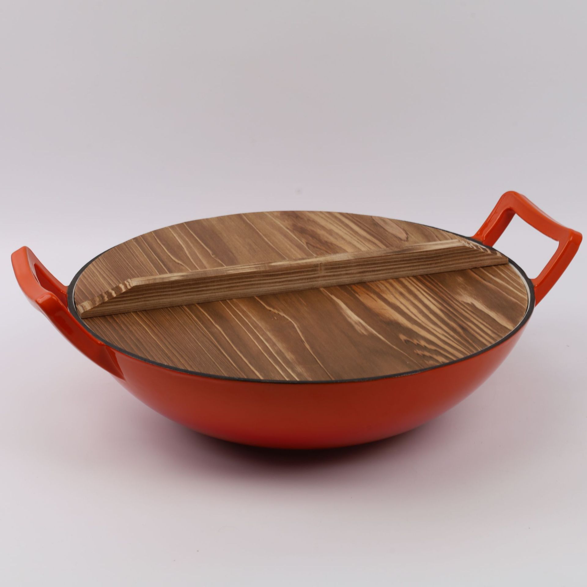 Cast iron enamel wok display 5