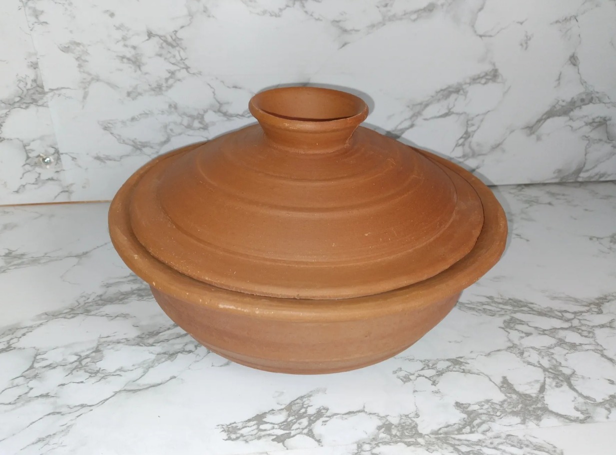 Clay Cooking Pots - Conventional Cooking Clay Pots at Cheap Rate - Can Use for Stock Foods