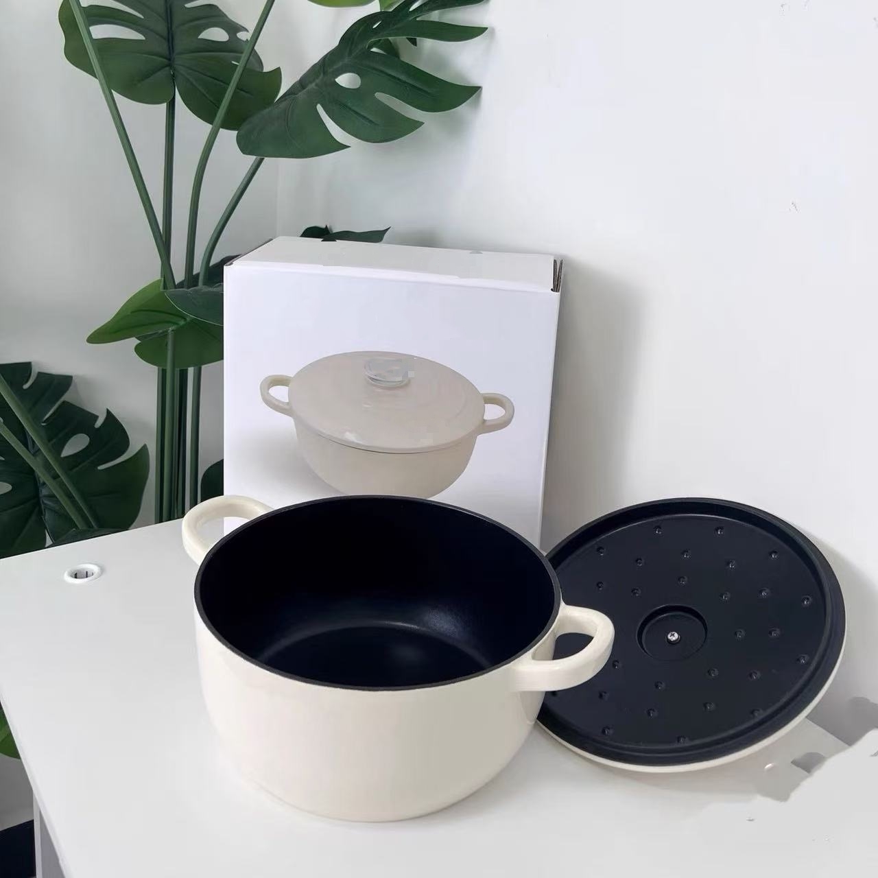 S Logo Retro Dutch Oven High Quality Cast Iron Enamel Pot Set Italian Brand Style Metal Material