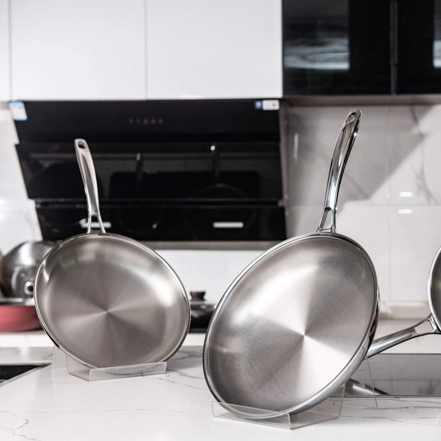 Factory Innovative Decreased Discoloring Technology Micro-DOT Tri-Ply Stainless Steel 30cm Wok Cookware