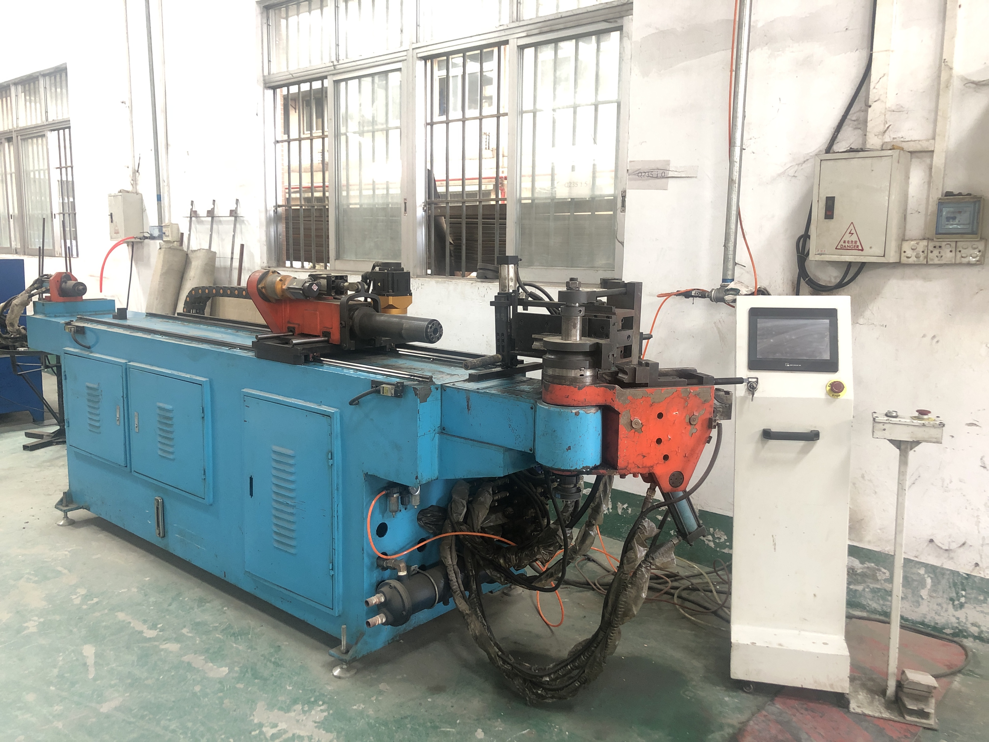 Pipe-Bending Machine