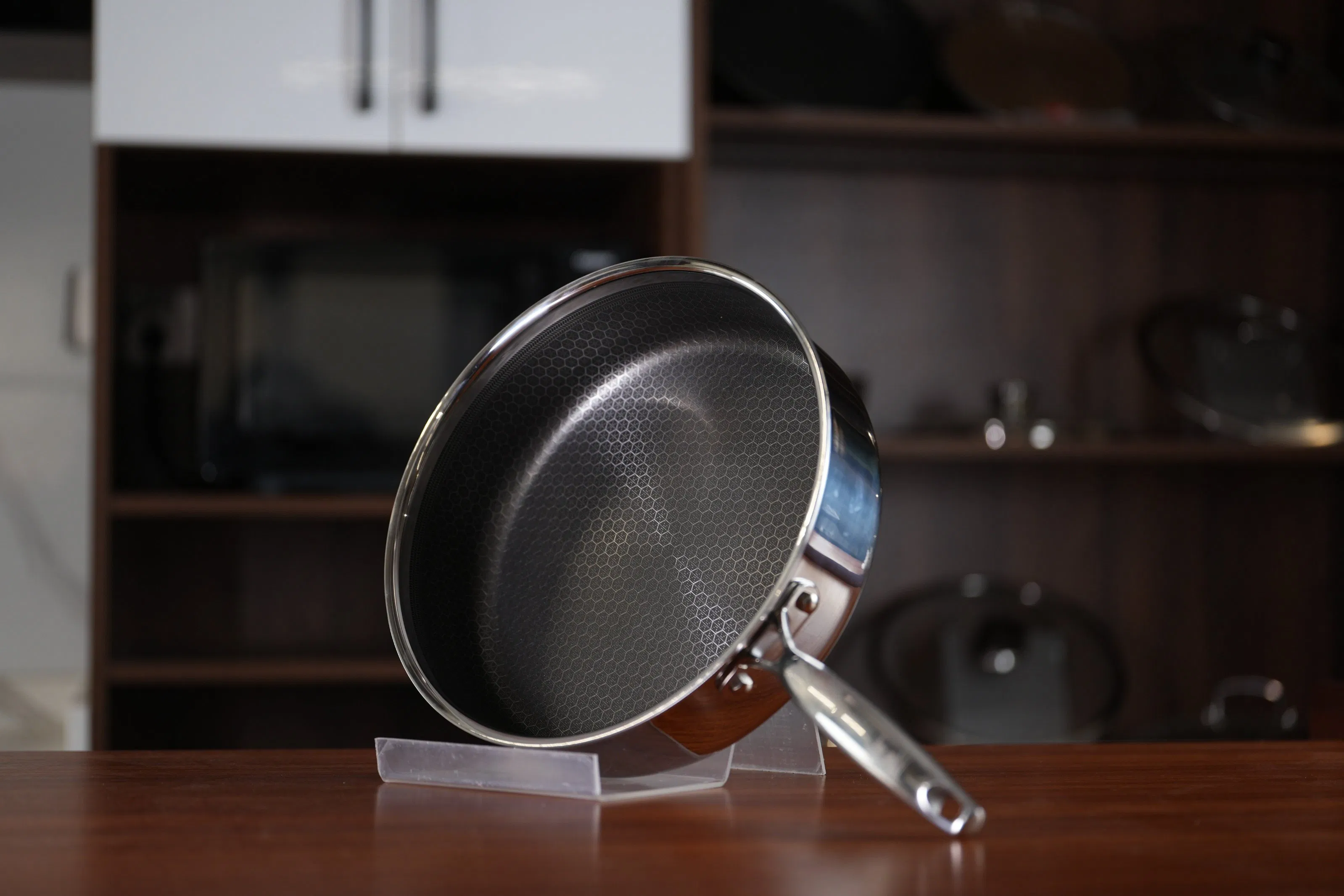 High Quality Cookware Tri-Ply Stainless Steel Non-Stick 26cm Honey Comb Sauce Pan Polished Exterior