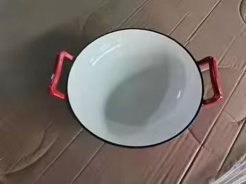 Cast iron enamel wok display 8