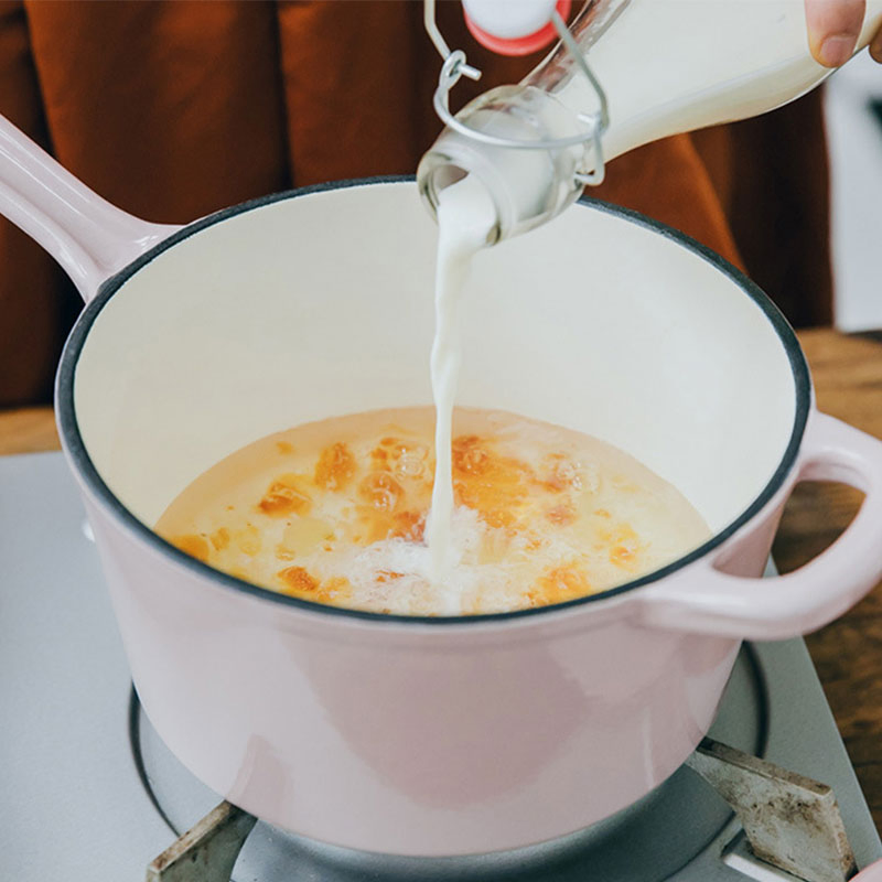 Household Items Round Enamel Milk Boil Soup Pot Saute Pan Enamel Saucepan Cast Iron Cookware with Lid