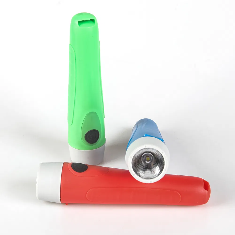 Yichen 2xaa Dry Battery Operated Plastic LED Flashlight Torch