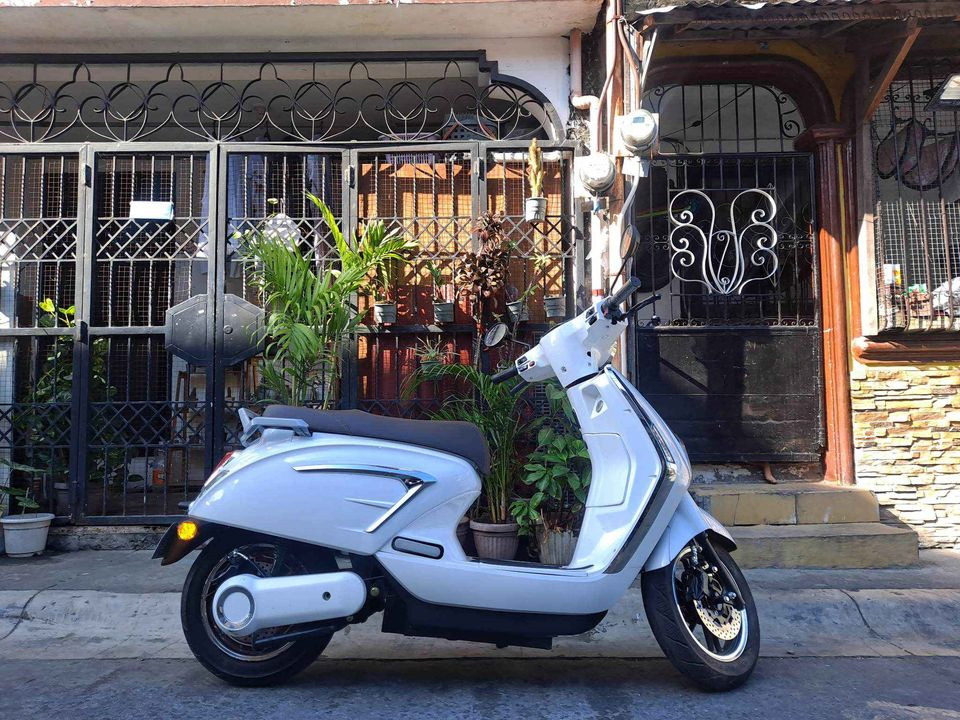 High Speed Electric Vehicle EEC Electric Motorcycle Electric Bicycle Vespa