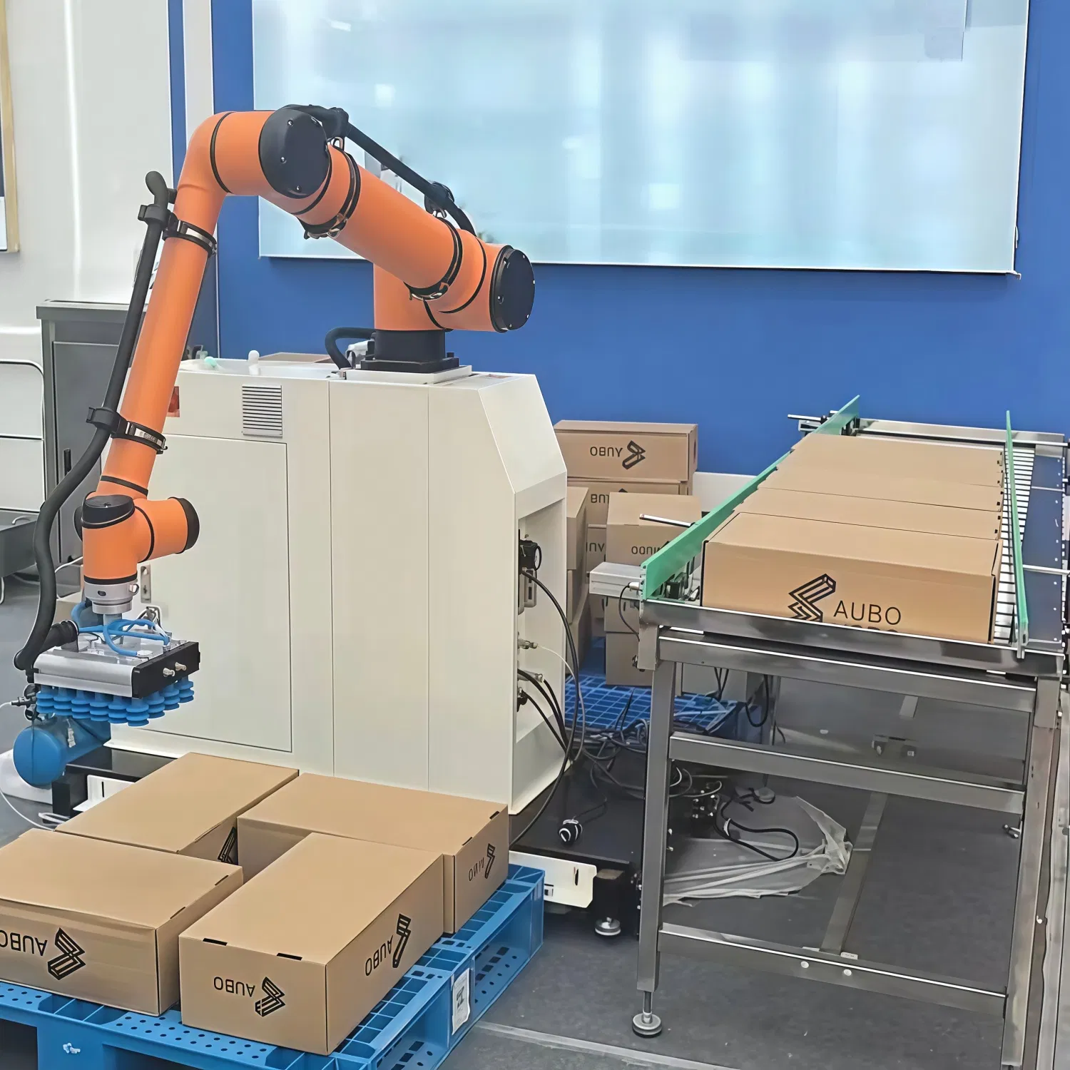 6 - Axis Aubo-Is25 Robot Palletizer with Suction Gripper for Automatic Warehouse Stacking Box Made in China Cobot