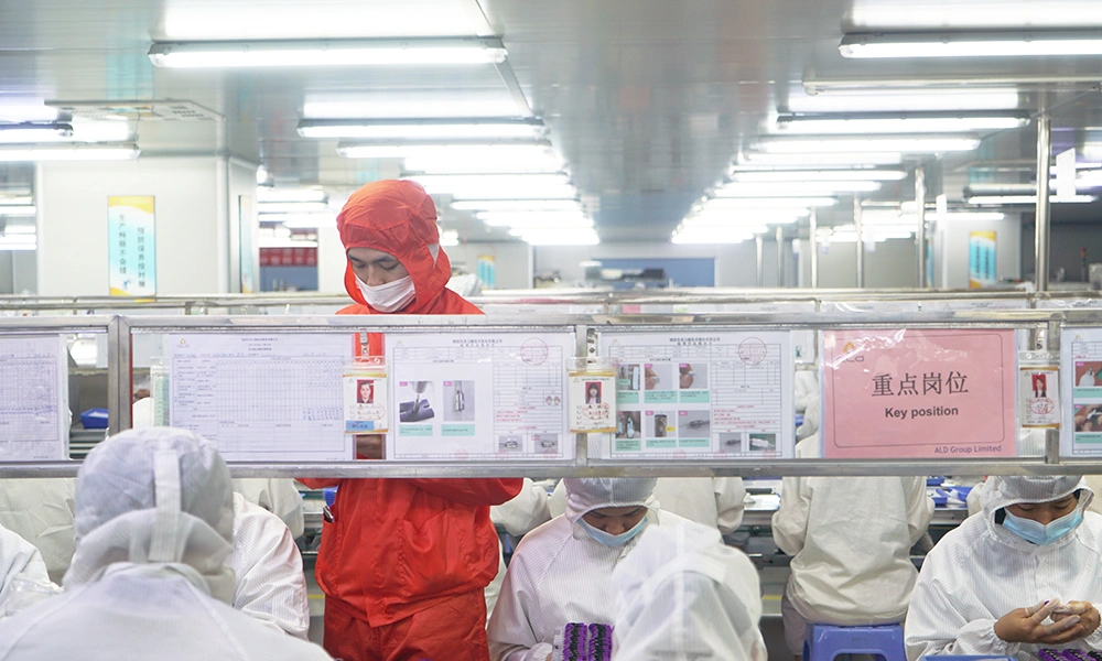 Lush Vape pod system device with refillable cartridge