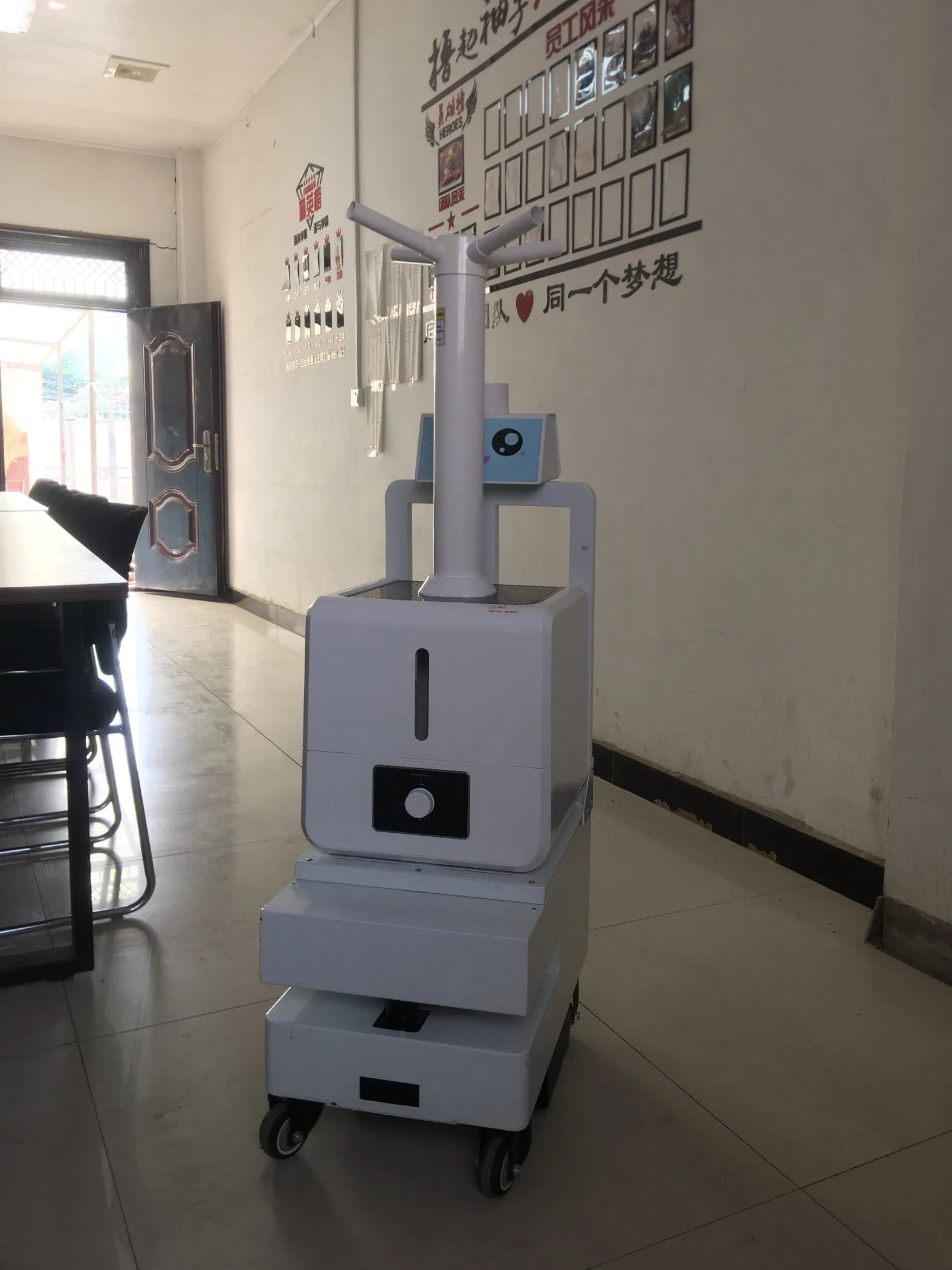 Robô Móvel de Desinfecção por Spray Automatizado