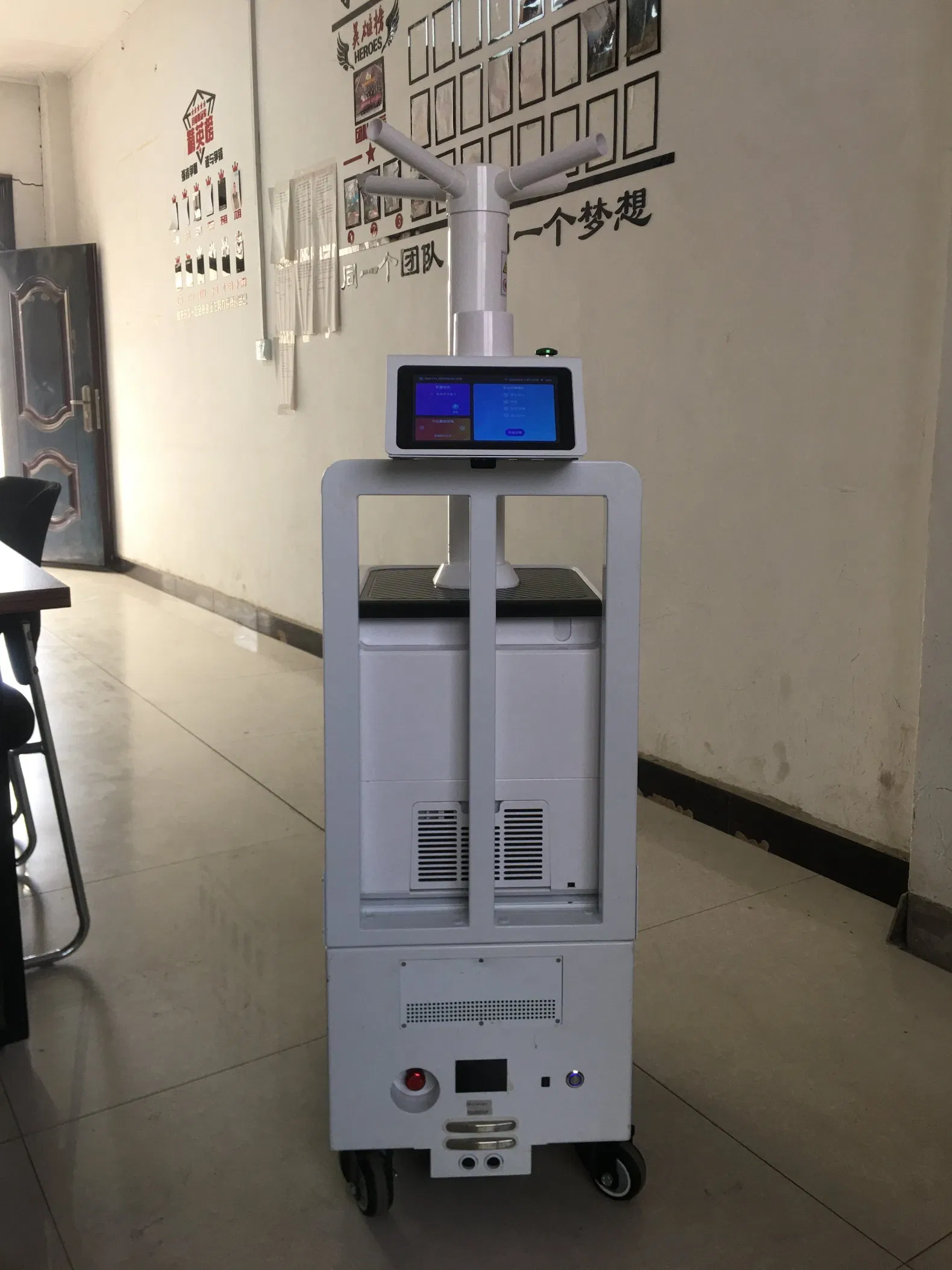 Robô Móvel de Desinfecção por Spray Automatizado
