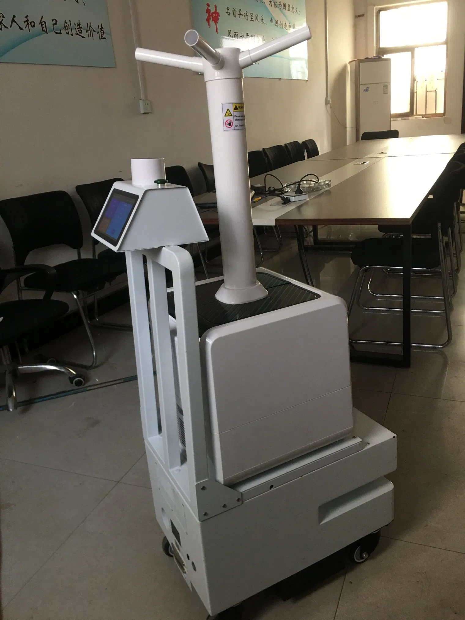 Robô Móvel de Desinfecção por Spray Automatizado