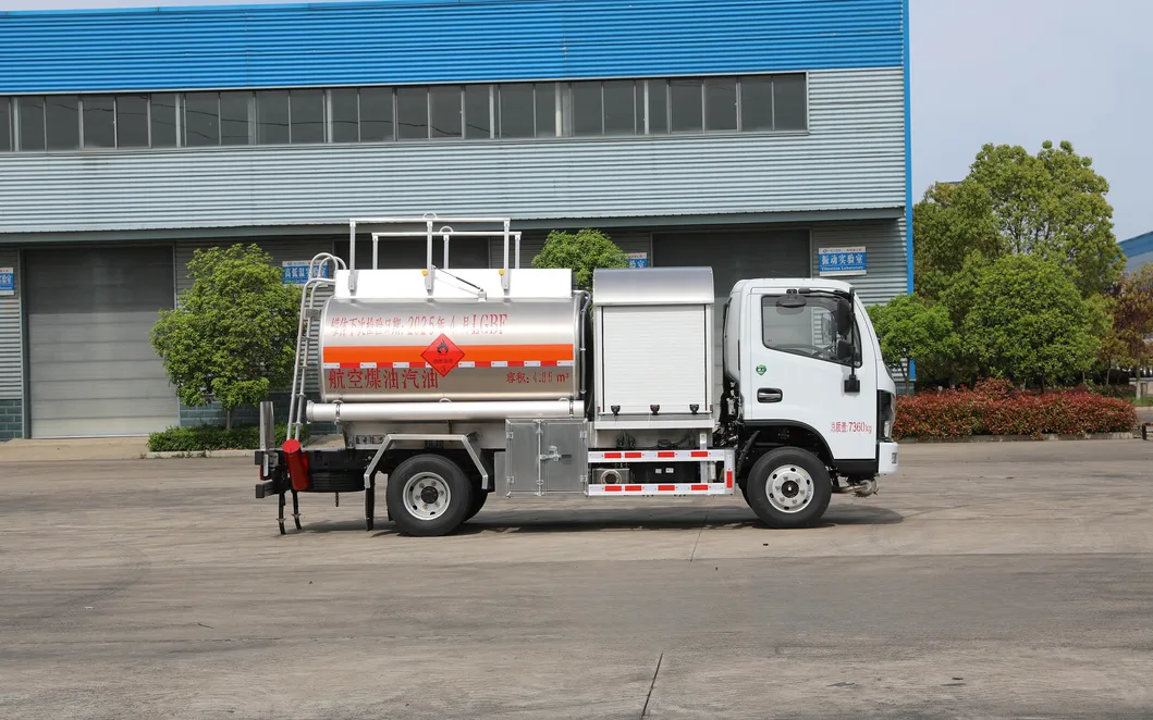 Aircraft Refueling Vehicle Photo 3