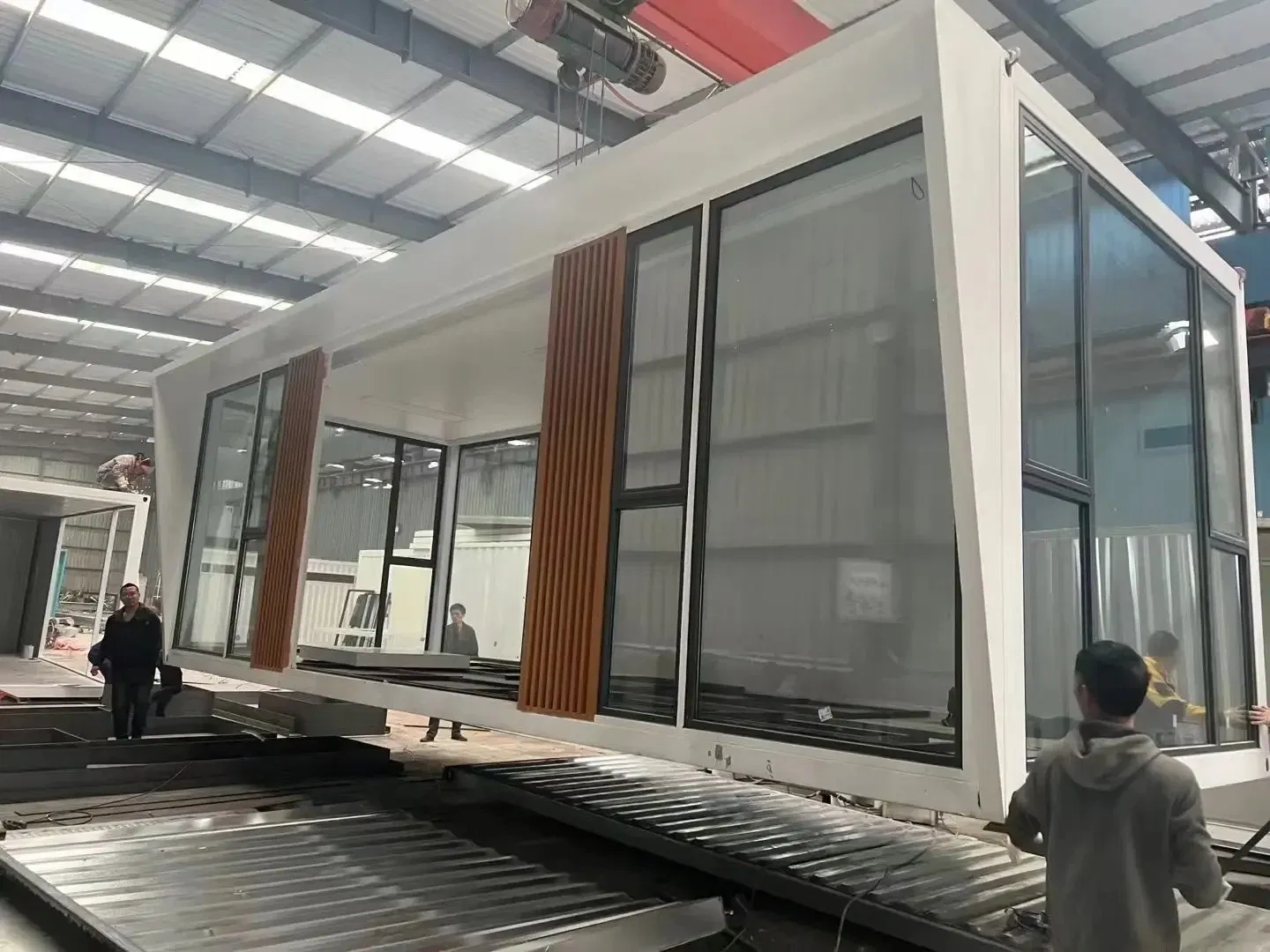 Wholesale Price Expandable Modular Ready Made Apple Cabin with Acoustic Insulation for All-Season Comfort