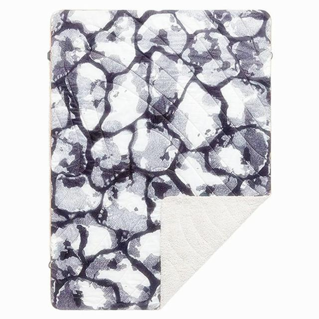 Outdoor Operation Cloak Cover Blankets Cold and Water Anti -Water Portable Cushioning Quilt Blanket