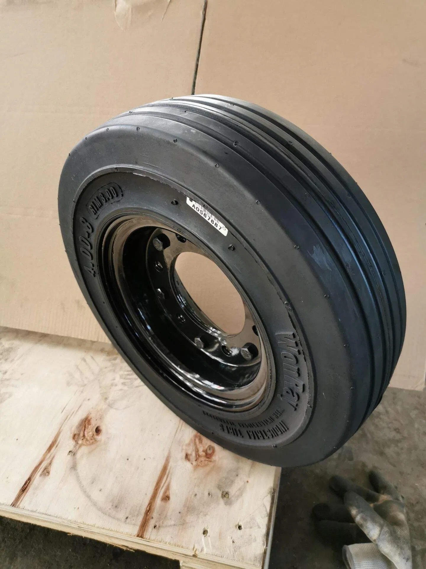 High Quality Aviation Parts Ground Support Equipments Solid Rubber Tire 4.00-8 with Rim