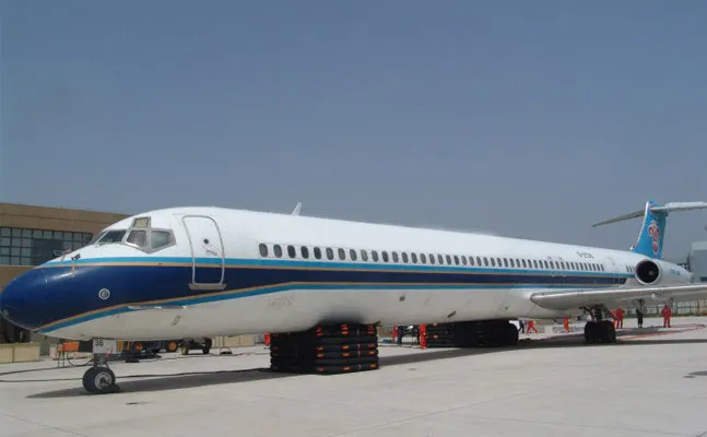 Lifting Airplane Airbag