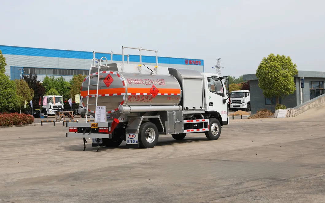 Aircraft Refueling Vehicle Photo 6
