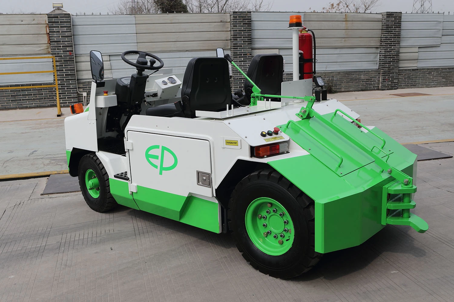 2.0ton Gse Electric Airport Baggage Towing Tractor with Li-on Battery