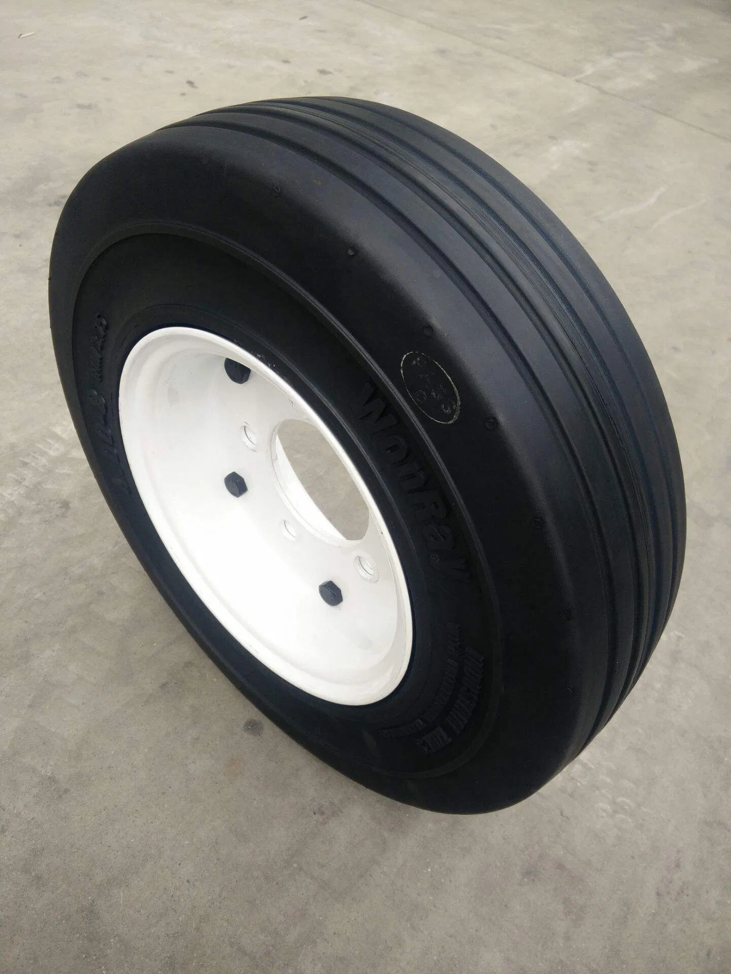 High Quality Aviation Parts Ground Support Equipments Solid Rubber Tire 4.00-8 with Rim
