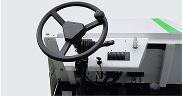 2.5 Ton Diesel Engine Powered Aircraft Baggage Towing Tractor