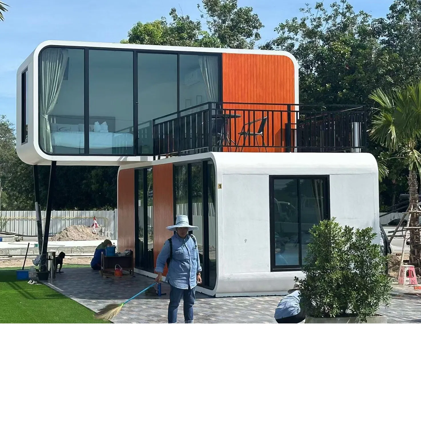 Stylish Apple Cabin with Modern Amenities for Ultimate Comfort