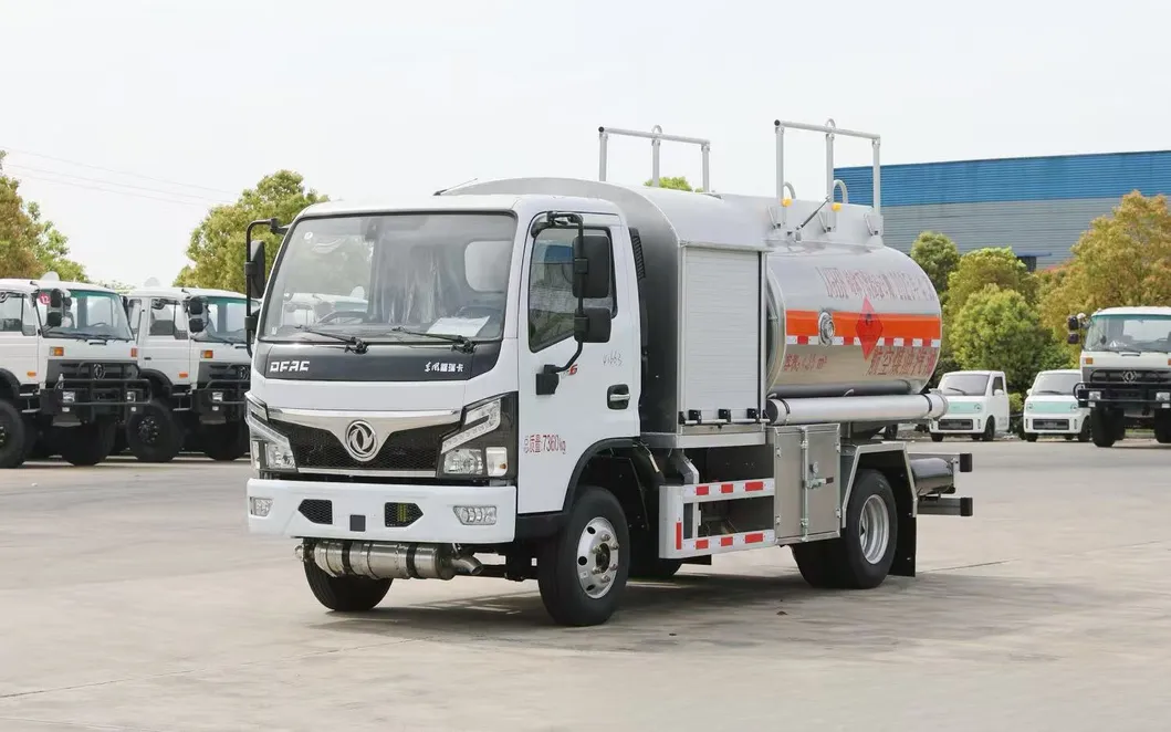 Aircraft Refueling Vehicle Photo 4